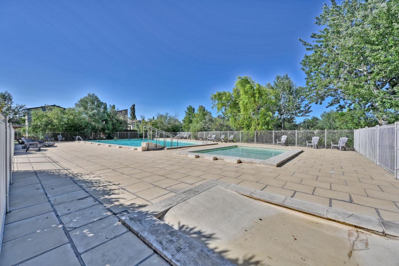 Saint-Saturnin-lès-Avignon Le Petit Bonheur - Place Parking Privee - Clim - Terrasse - Piscine Partagee - Proche Parc Spirou מראה חיצוני תמונה