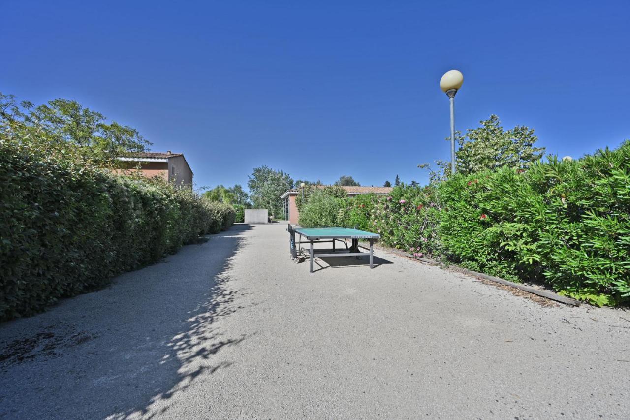 Saint-Saturnin-lès-Avignon Le Petit Bonheur - Place Parking Privee - Clim - Terrasse - Piscine Partagee - Proche Parc Spirou מראה חיצוני תמונה
