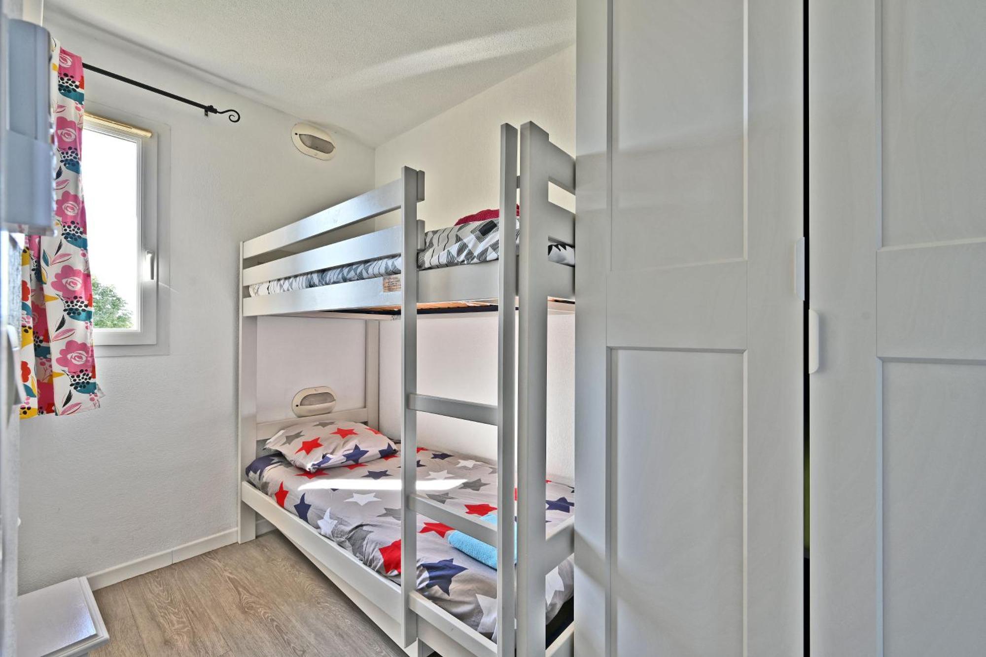 Saint-Saturnin-lès-Avignon Le Petit Bonheur - Place Parking Privee - Clim - Terrasse - Piscine Partagee - Proche Parc Spirou מראה חיצוני תמונה