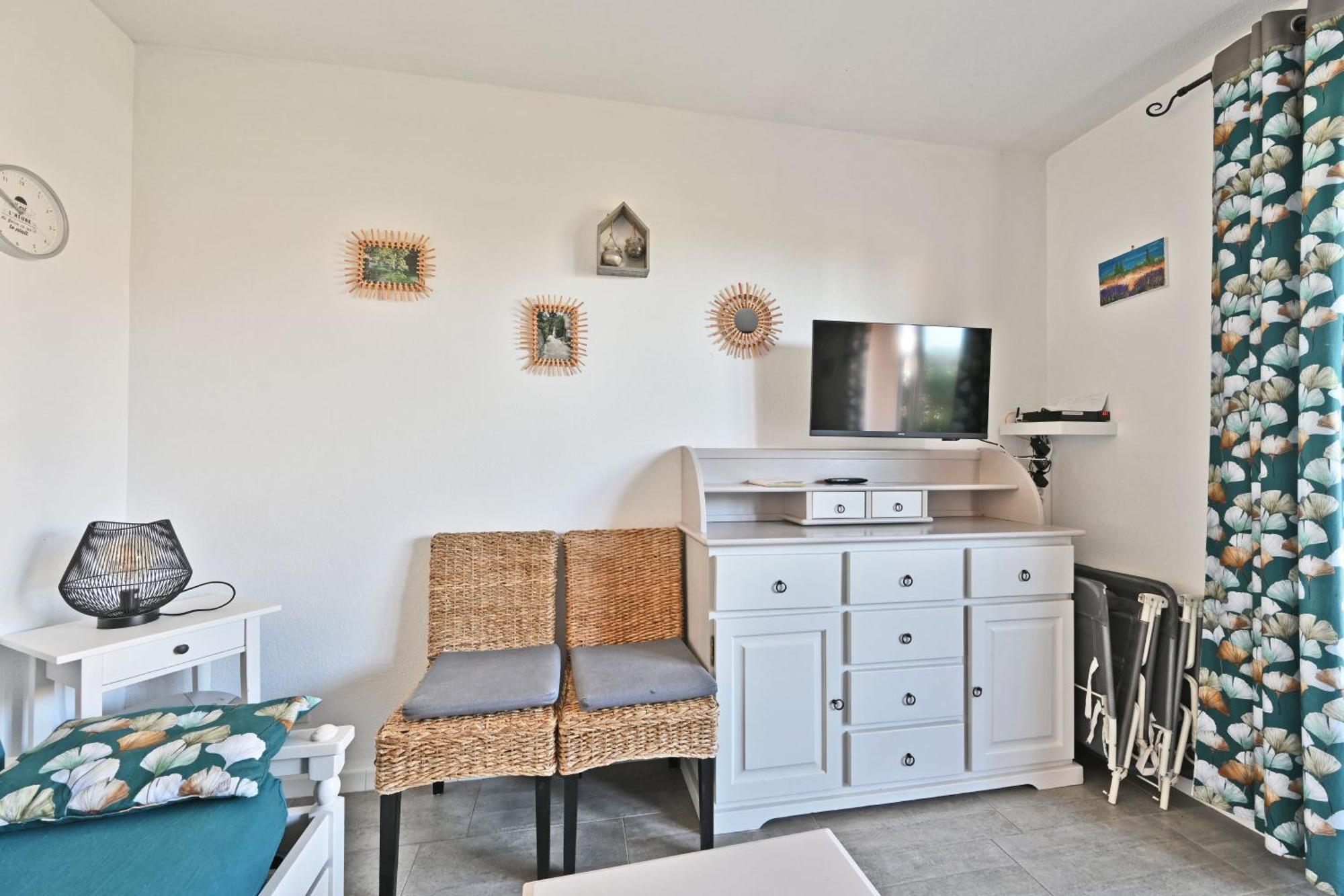 Saint-Saturnin-lès-Avignon Le Petit Bonheur - Place Parking Privee - Clim - Terrasse - Piscine Partagee - Proche Parc Spirou מראה חיצוני תמונה